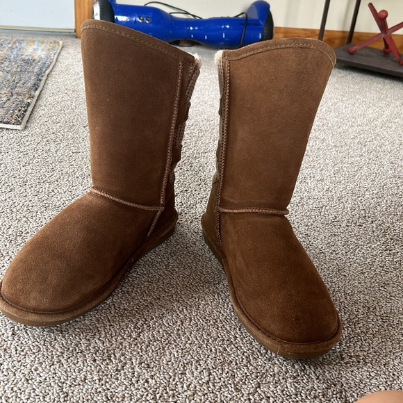 Brown Bearpaw boots - Picture 2 of 3